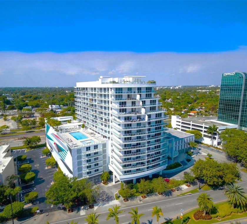 Gorgeous 1 bedroom + den fully furnished unit with a large - Beach Condo for sale in Miami, Florida on Beachhouse.com