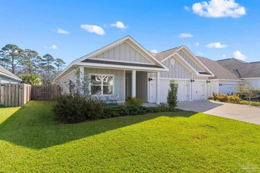 Welcome to your dream home! This spacious 2,296 square foot - Beach Home for sale in Gulf Breeze, Florida on Beachhouse.com