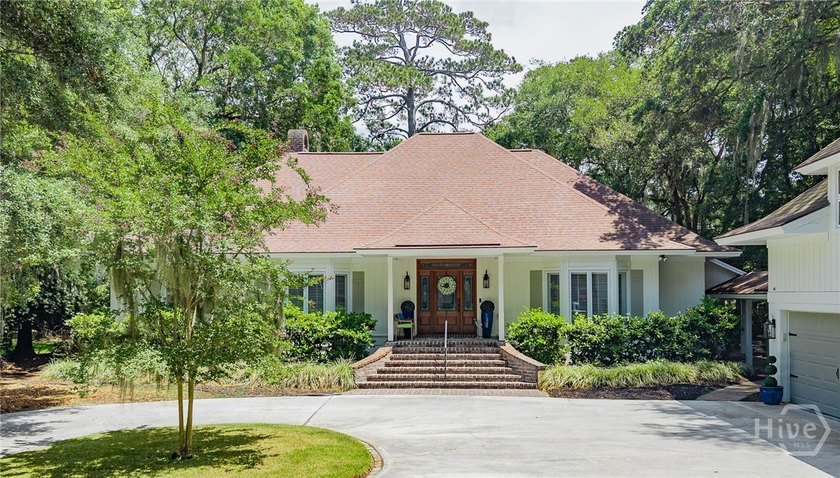 Dreamy tee to green golf & serpentine lagoon views; repainted - Beach Home for sale in Savannah, Georgia on Beachhouse.com
