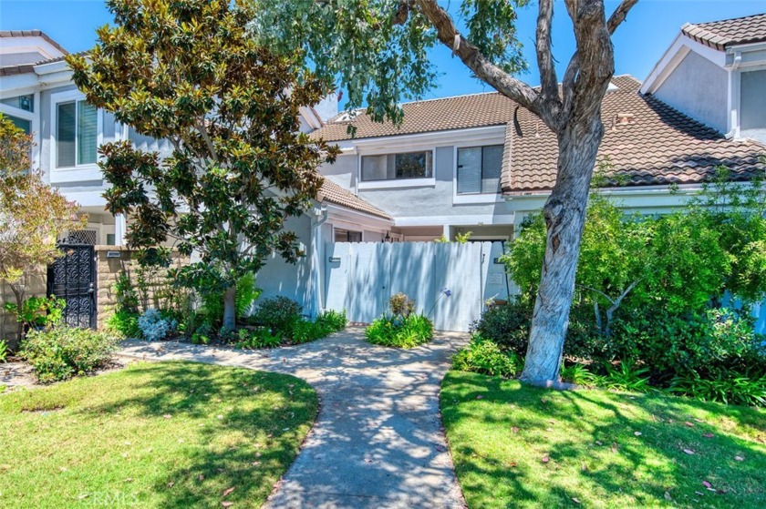 Beautifully remodeled home in Seagate on the water! Assessor - Beach Townhome/Townhouse for sale in Huntington Beach, California on Beachhouse.com