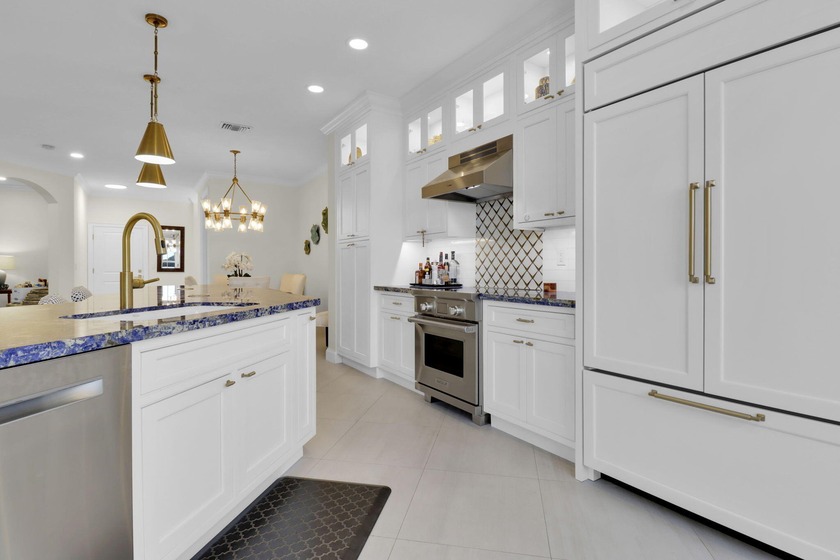 True paradise and rare waterfront-lifestyle opportunity in a - Beach Townhome/Townhouse for sale in Hypoluxo, Florida on Beachhouse.com