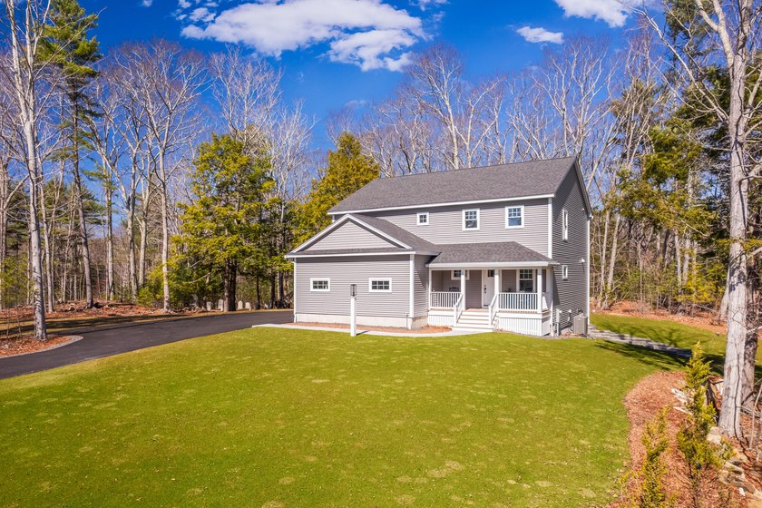 New construction meets coastal convenience in Cape Neddick. Just - Beach Home for sale in York, Maine on Beachhouse.com