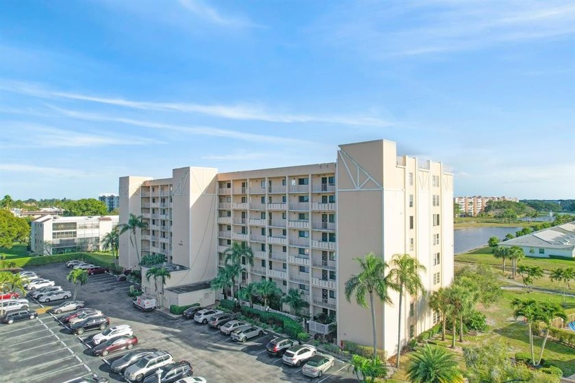 Perfect location within the Huntington lakes community*** 2 - Beach Condo for sale in Delray Beach, Florida on Beachhouse.com