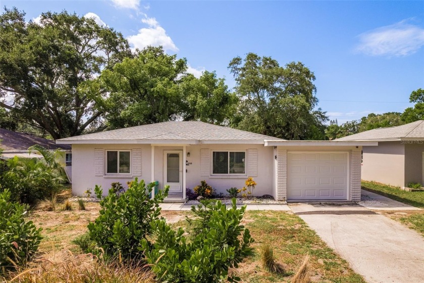 Welcome to this charming 3-bedroom, 2-bath, 1-car garage - Beach Home for sale in Clearwater, Florida on Beachhouse.com