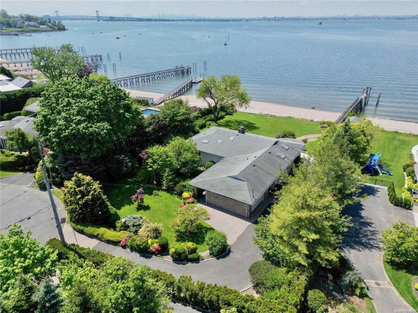 Welcome to this exceptional waterfront ranch on over an-acre lot - Beach Home for sale in Great Neck, New York on Beachhouse.com