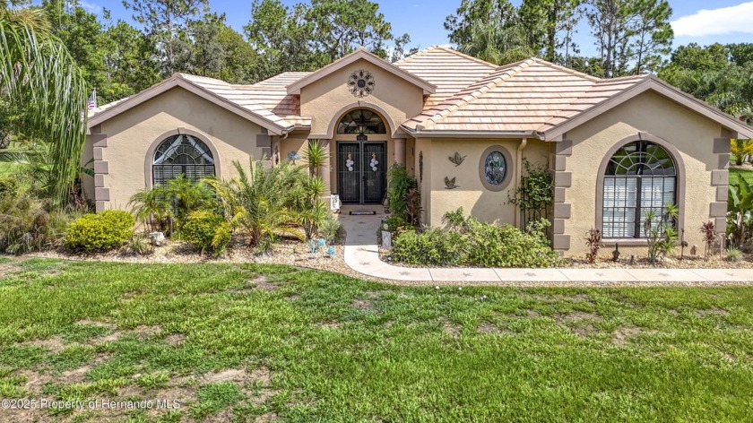Stunning 3 bedrooms + office, 3 bath + 3 car garage Cabana Pool - Beach Home for sale in Homosassa, Florida on Beachhouse.com