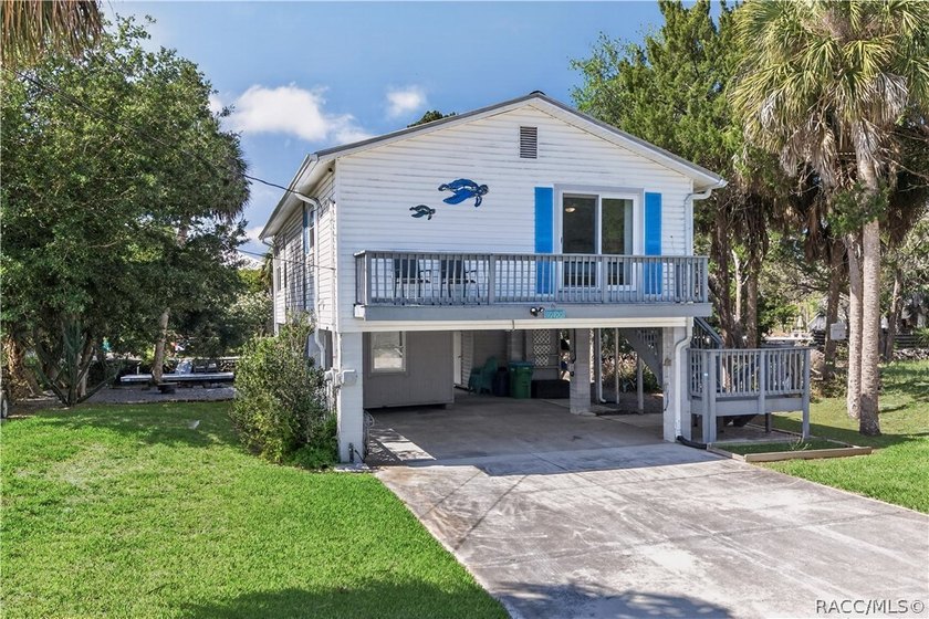 Escape to your own slice of PARADISE with this adorable - Beach Home for sale in Crystal River, Florida on Beachhouse.com