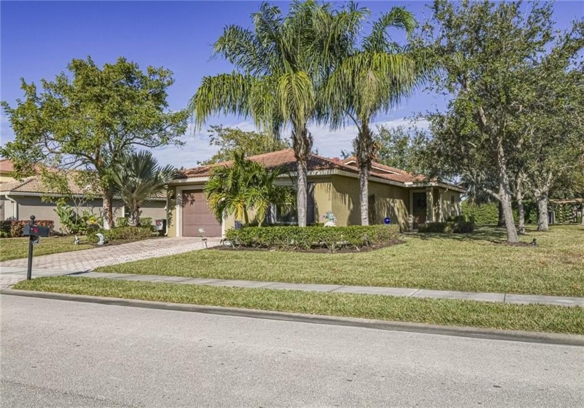 Come see this beautiful 3/2 on a huge corner lot. This wonderful - Beach Home for sale in Vero Beach, Florida on Beachhouse.com