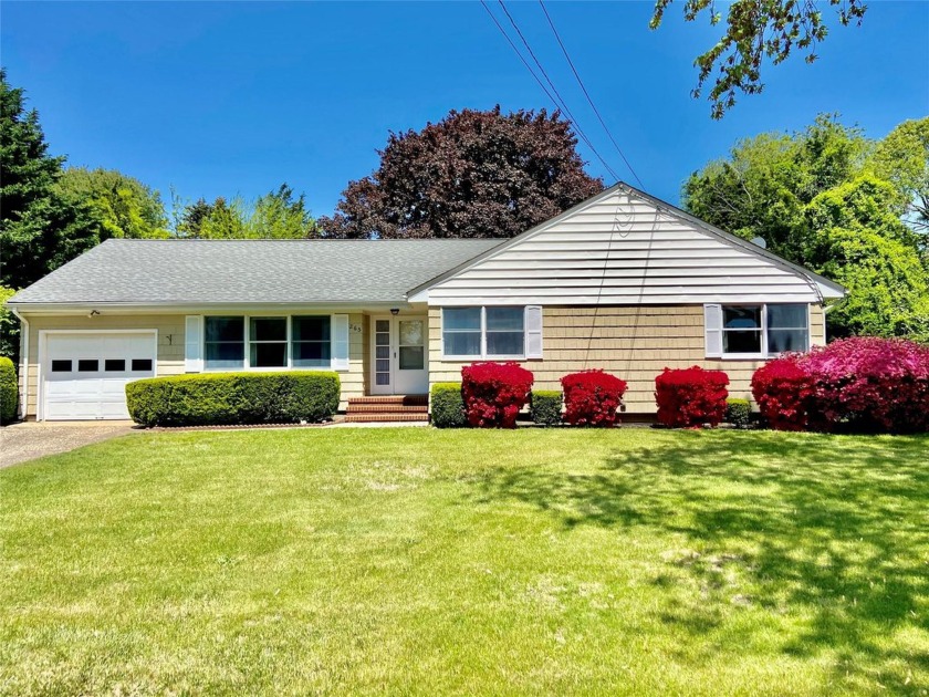 Beautiful solid built ranch home located on a quiet street with - Beach Home for sale in Southold, New York on Beachhouse.com