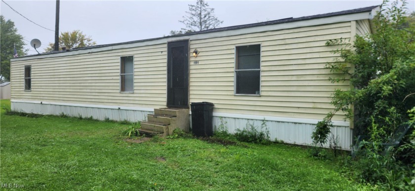 Welcome to this 2 bed 2 full bath Mobile Home located near Lake - Beach Home for sale in Geneva, Ohio on Beachhouse.com