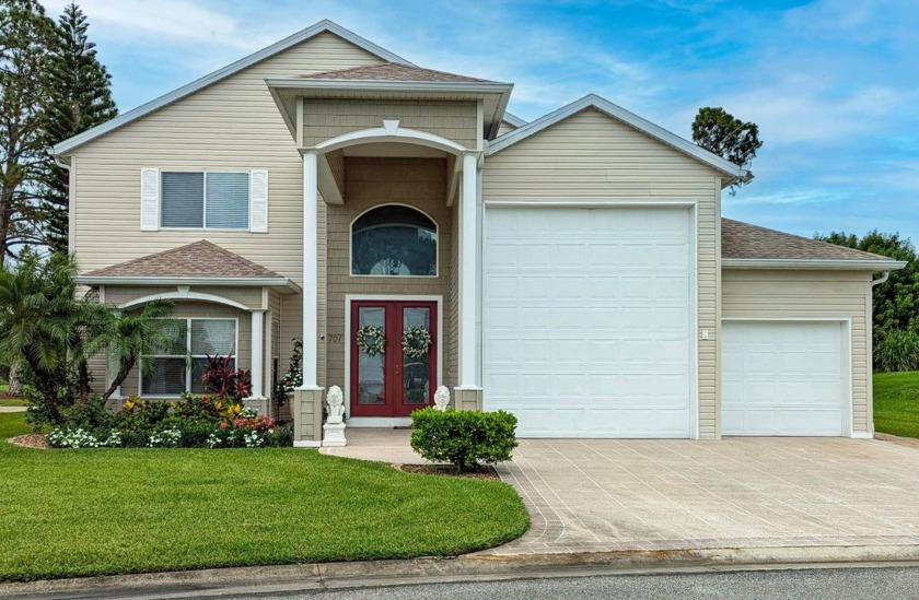 Immaculate 3 bedroom, 3 bath, open floor plan with 22 ft high - Beach Home for sale in Titusville, Florida on Beachhouse.com