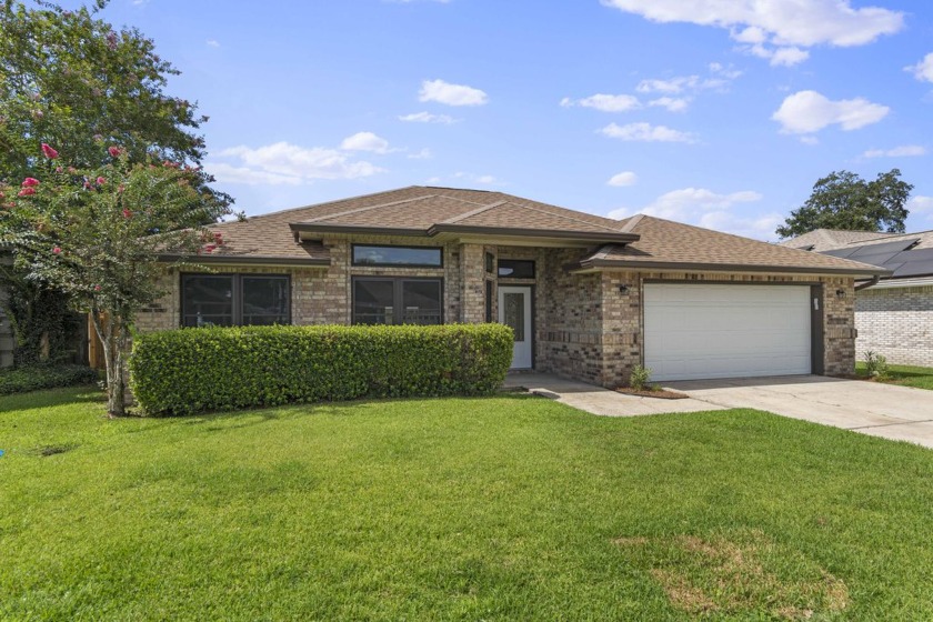 3 bed/2 bath brick home on a cul de sac.  Centrally located in - Beach Home for sale in Fort Walton Beach, Florida on Beachhouse.com