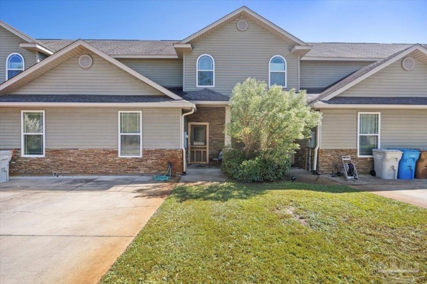 Priced to sell quickly!    This  townhome offers ample space for - Beach Home for sale in Navarre, Florida on Beachhouse.com