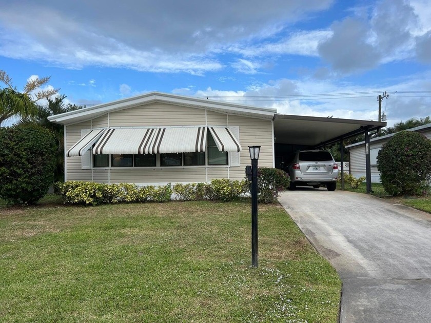 Lovely, spacious, and meticulously maintained,  this 1 owner - Beach Home for sale in Hobe Sound, Florida on Beachhouse.com