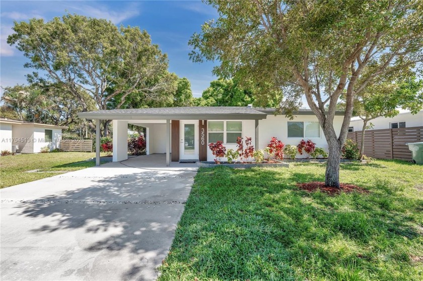Exceptional opportunity to own a charming house with 3 bedrooms - Beach Home for sale in Oakland Park, Florida on Beachhouse.com