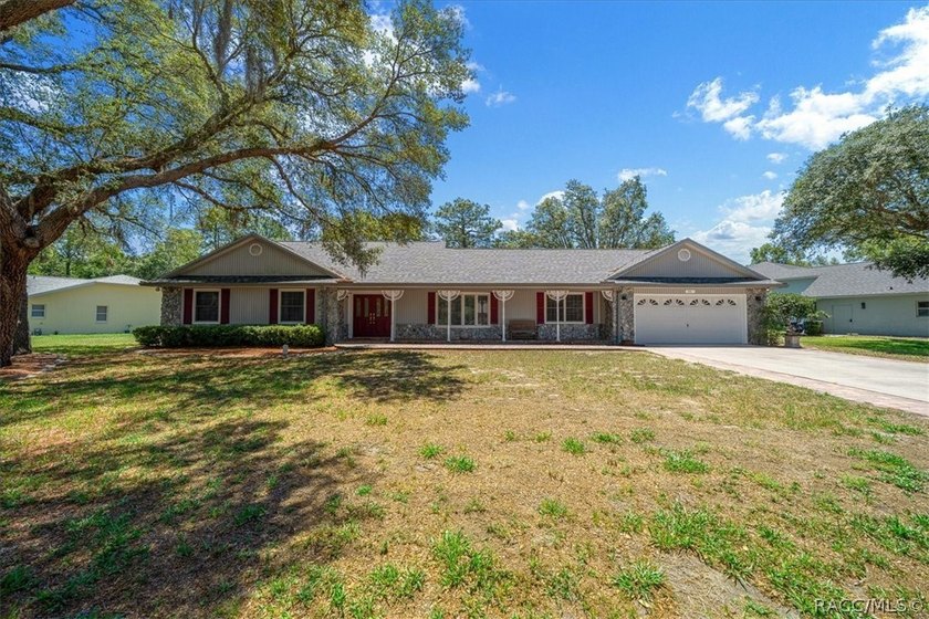 A step away from typical cookie cutter homes, this property - Beach Home for sale in Homosassa, Florida on Beachhouse.com