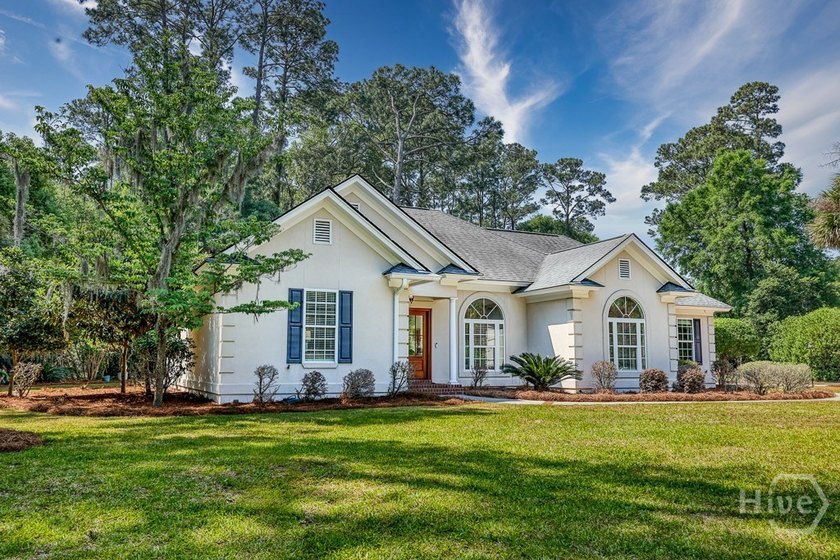 Move-in ready Skidaway Island residence on large corner lot - Beach Home for sale in Savannah, Georgia on Beachhouse.com