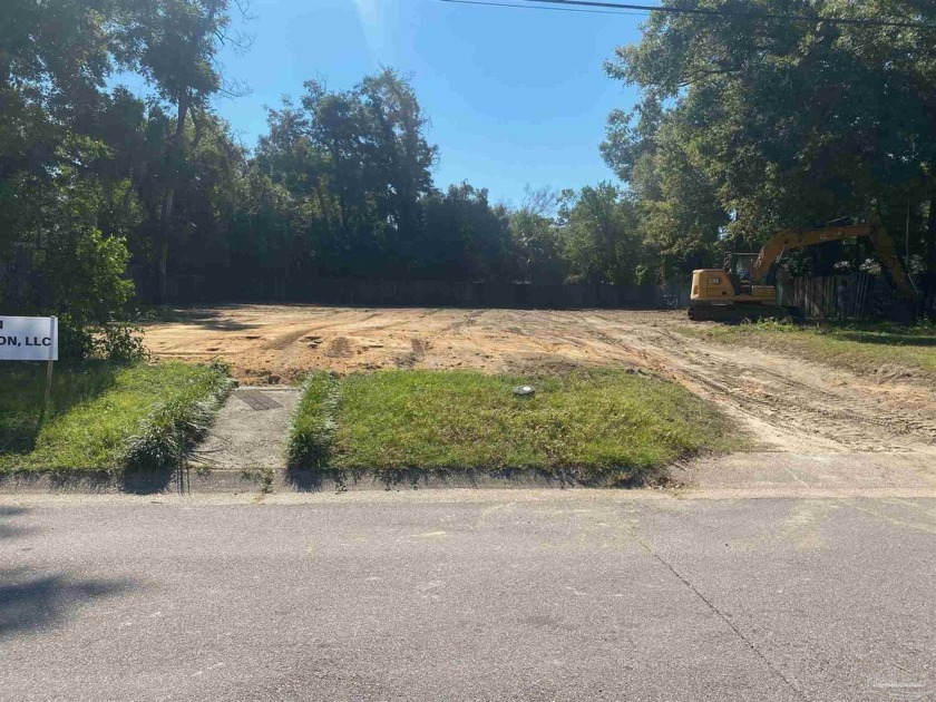 Build your dream home or ups to three houses. Vacant land - Beach Lot for sale in Pensacola, Florida on Beachhouse.com