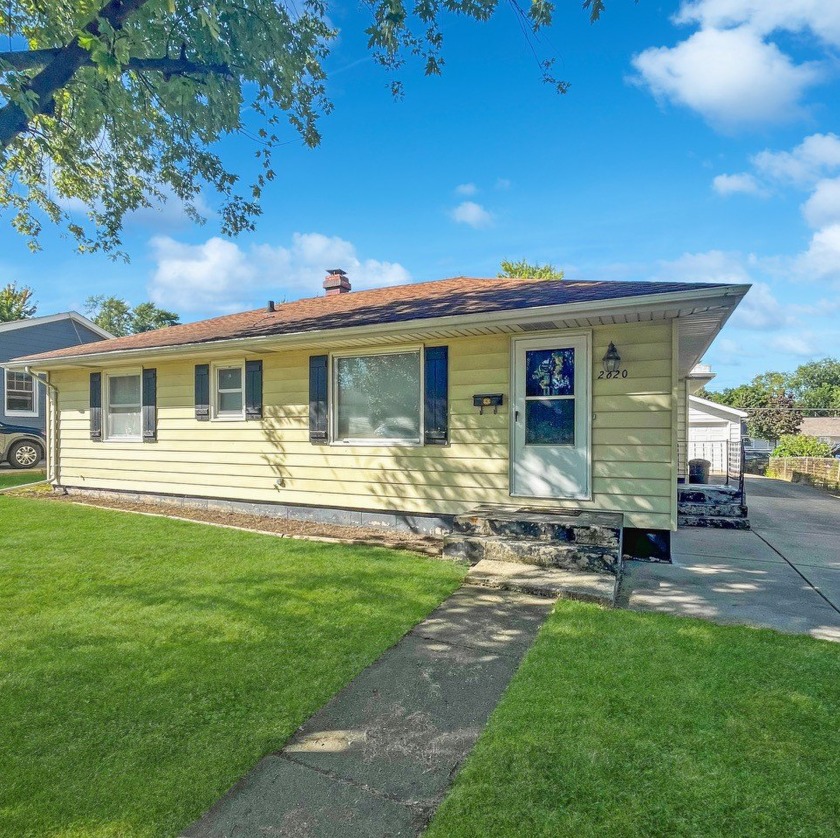 Don't miss this rare opportunity to own a spacious Lake County - Beach Home for sale in Waukegan, Illinois on Beachhouse.com