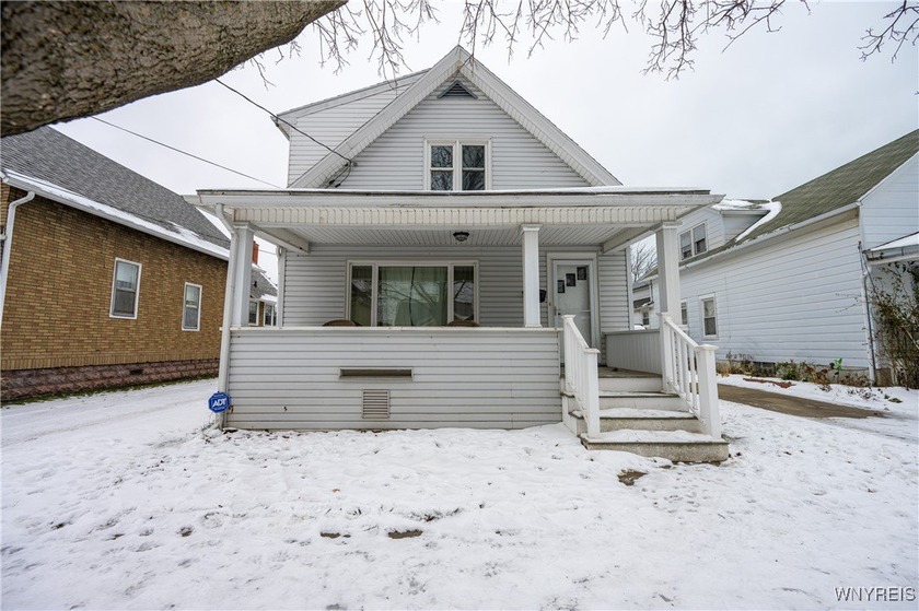Welcome to 15 N Ocelot St, a warm and inviting home located just - Beach Home for sale in Dunkirk, New York on Beachhouse.com