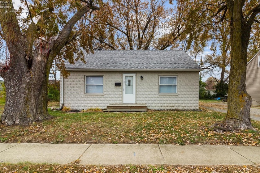 Finally...a move-in-ready ranch in Sandusky for under $100K! - Beach Home for sale in Sandusky, Ohio on Beachhouse.com