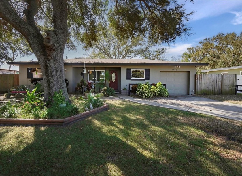 Looking for a quaint and comfy family home in the heart of - Beach Home for sale in Clearwater, Florida on Beachhouse.com