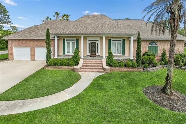 Welcome to this beautifully maintained brick home in Bayou - Beach Home for sale in Slidell, Louisiana on Beachhouse.com
