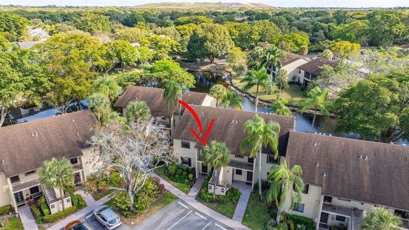 This unit is move in ready! A screened in balcony with a feel of - Beach Condo for sale in Pompano Beach, Florida on Beachhouse.com