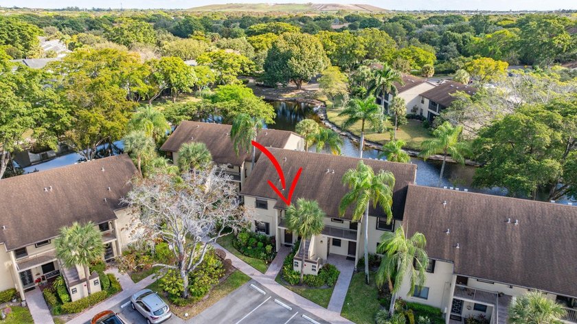 This unit is move in ready! A screened in balcony with a feel of - Beach Condo for sale in Pompano Beach, Florida on Beachhouse.com