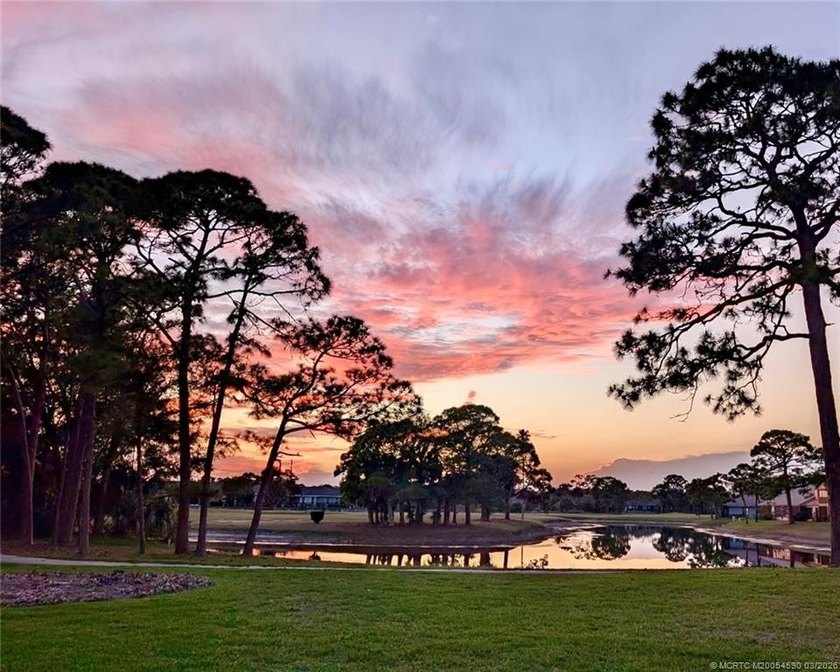 Light and bright 3 bedroom, 2 bath, 1st floor, end unit condo in - Beach Condo for sale in Hobe Sound, Florida on Beachhouse.com
