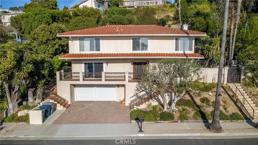 Nestled on a quiet cul-de-sac street, this beautifully - Beach Home for sale in Rancho Palos Verdes, California on Beachhouse.com