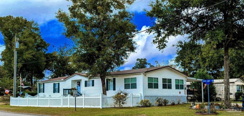 Gorgeous home in the much-desired Spanish Cove Subdivision! This - Beach Home for sale in Lillian, Alabama on Beachhouse.com