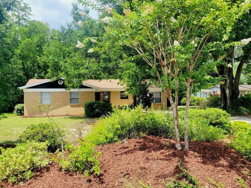 Discover this charming 3BR/1.5BA updated home nestled in one of - Beach Home for sale in Niceville, Florida on Beachhouse.com