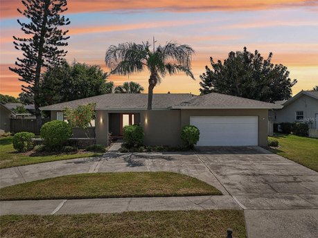 One or more photo(s) has been virtually staged. Welcome to 2668 - Beach Home for sale in Dunedin, Florida on Beachhouse.com