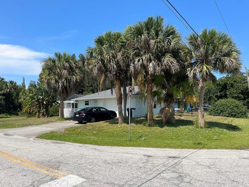 Extremely Rare 5 Bedroom, 2 Bathroom Pool Home. Perfect for - Beach Home for sale in Sebastian, Florida on Beachhouse.com