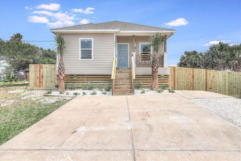 PRECIOUS IN-TOWN PORT A HOME! Newly updated throughout including - Beach Home for sale in Port Aransas, Texas on Beachhouse.com