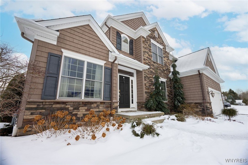 Amherst stunner in Lake Forest/French Landings with - Beach Home for sale in Buffalo, New York on Beachhouse.com