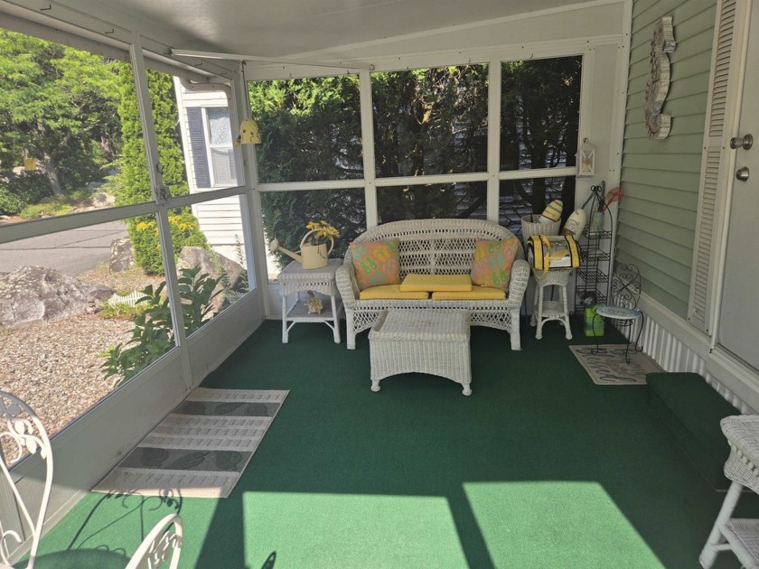 AFFORDABLE SEASONAL HOME AT MEADOWSTONE PARK on a bright and - Beach Home for sale in Seabrook, New Hampshire on Beachhouse.com