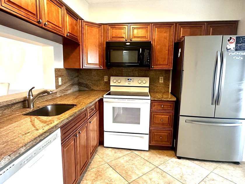 Gated community. Two bedroom 2 full bath one with a walk in tub - Beach Condo for sale in Delray Beach, Florida on Beachhouse.com