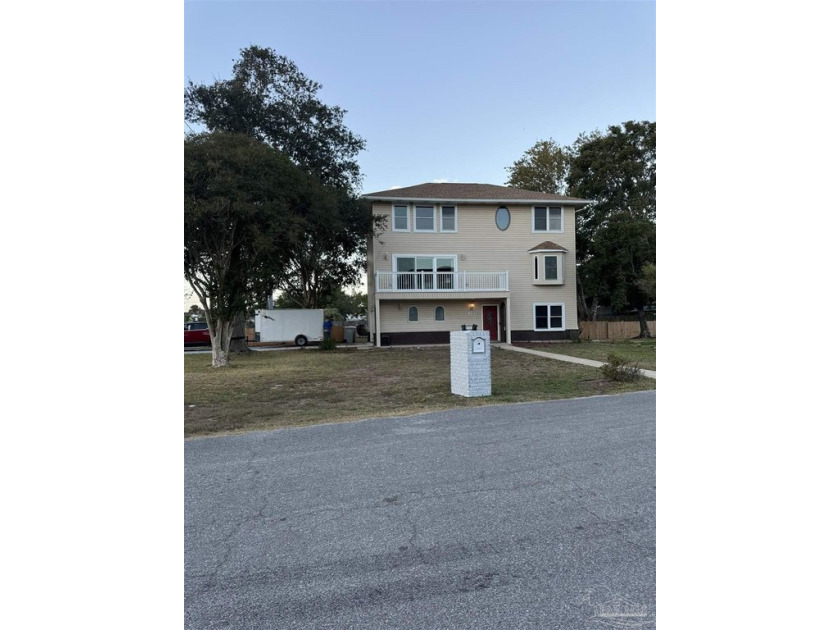 Four bedroom, 3.5 bathroom large 3 story house on a corner large - Beach Home for sale in Navarre, Florida on Beachhouse.com