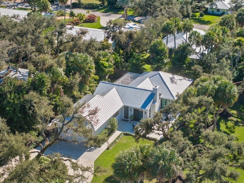 Thoughtfully reimagined in 2021, this furnished 3 bed, 2 bath - Beach Home for sale in Vero Beach, Florida on Beachhouse.com