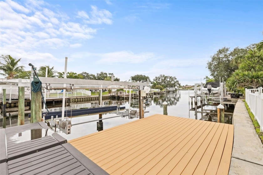 Under contract-accepting backup offers. ST PETE WATERFRONT OASIS - Beach Home for sale in St. Petersburg, Florida on Beachhouse.com