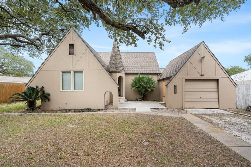 This charming 3 bedroom 2 bath home is located in the heart of - Beach Home for sale in Aransas Pass, Texas on Beachhouse.com