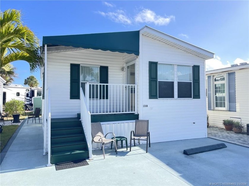 Welcome to Paradise !! Charming 2 bedroom, 1 bath beach home - Beach Home for sale in Jensen Beach, Florida on Beachhouse.com
