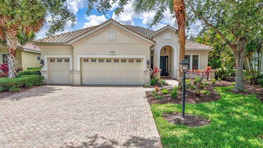 Welcome to this beautifully maintained 3,142 square foot home - Beach Home for sale in Lakewood Ranch, Florida on Beachhouse.com