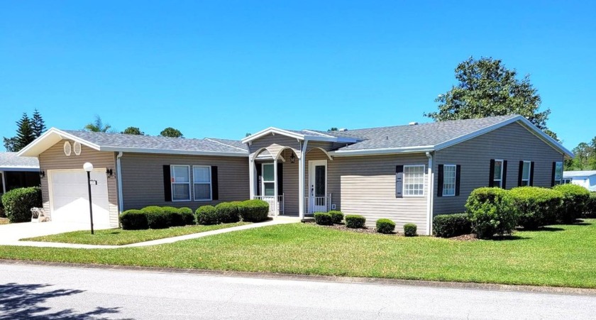 SPACIOUS LAKEFRONT FLORIDA LIVING! - Beautiful 3 Bedroom Home in - Beach Home for sale in Ormond Beach, Florida on Beachhouse.com