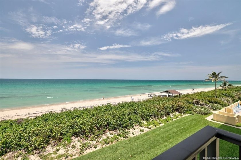 THIS S A MUST SEE UNIT WHICH HAS BEEN RENOVATED THROUGHOUT - Beach Condo for sale in Jensen Beach, Florida on Beachhouse.com