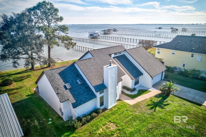 PERDIDO BAY Waterfront home in flood zone X, with a pier permit - Beach Home for sale in Lillian, Alabama on Beachhouse.com