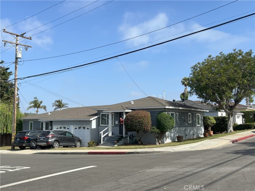 Welcome to 536/540 W Maple, a charming duplex offering two - Beach Townhome/Townhouse for sale in El Segundo, California on Beachhouse.com