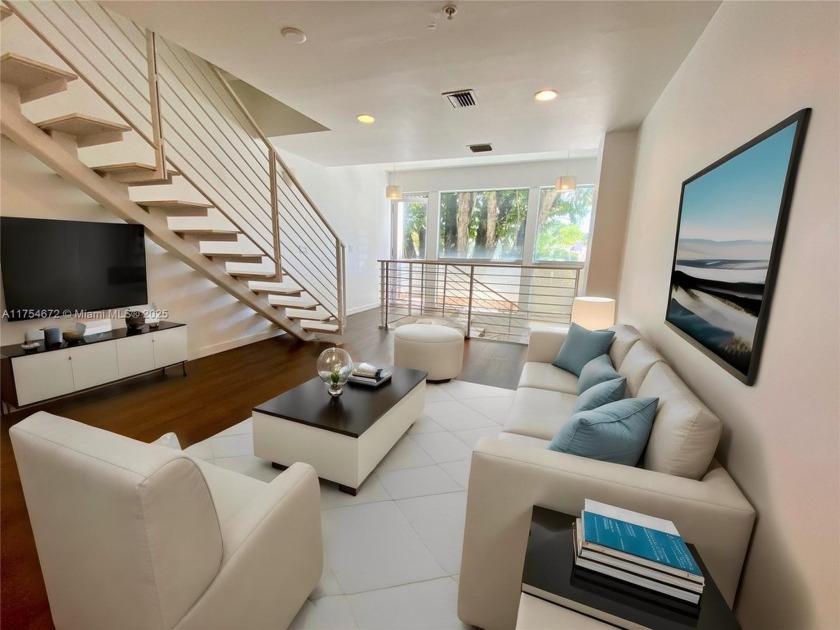 Spacious townhouse on 3 floors, featuring wood floors, stainless - Beach Condo for sale in Miami Beach, Florida on Beachhouse.com